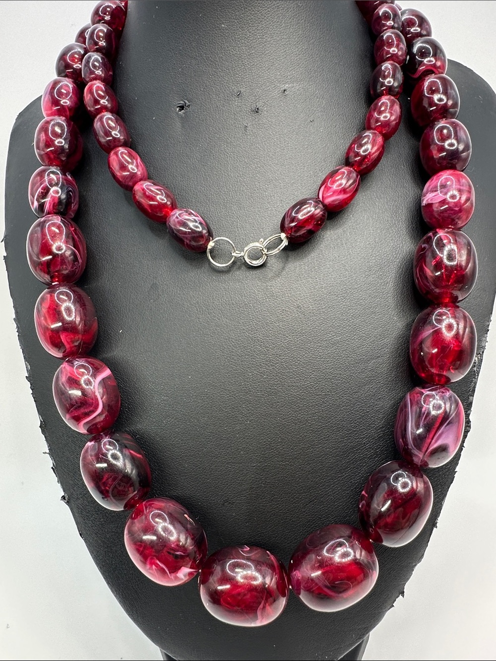 Vintage Swirled Cranberry Lucite Graduated Necklace 36”